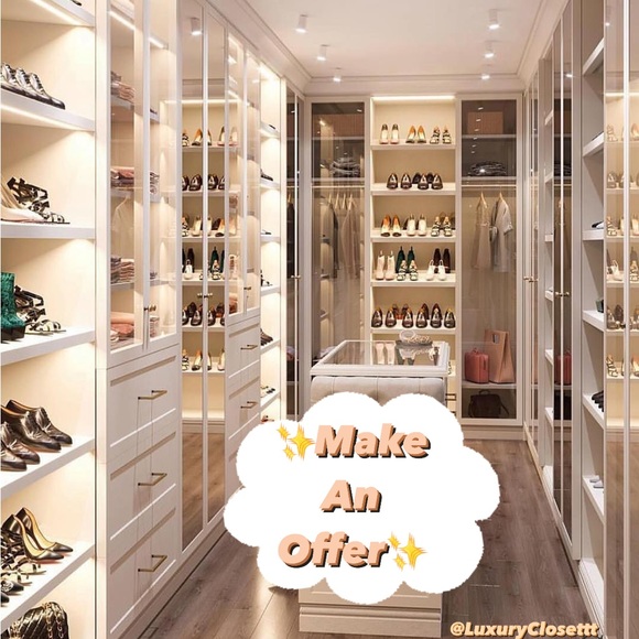 ✨MAKE AN OFFER✨ - Picture 1 of 1